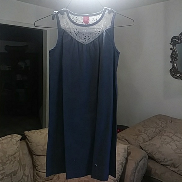 Dresss - Picture 1 of 1